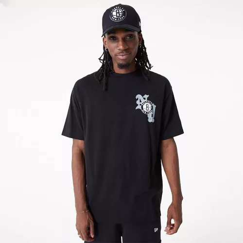 NEW ERA NBA TEAM GRPHC BP OS TEE BROOKLYN NETS BLACK